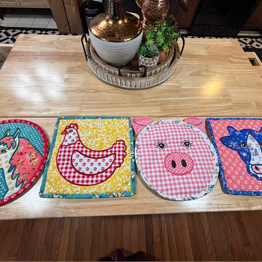 The Pioneer Woman Colorful Farm Animal Trivets Pot Holders set of 4